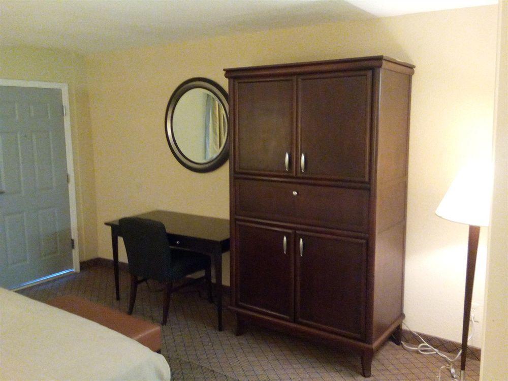 Travel Inn & Suites ハンブル エクステリア 写真