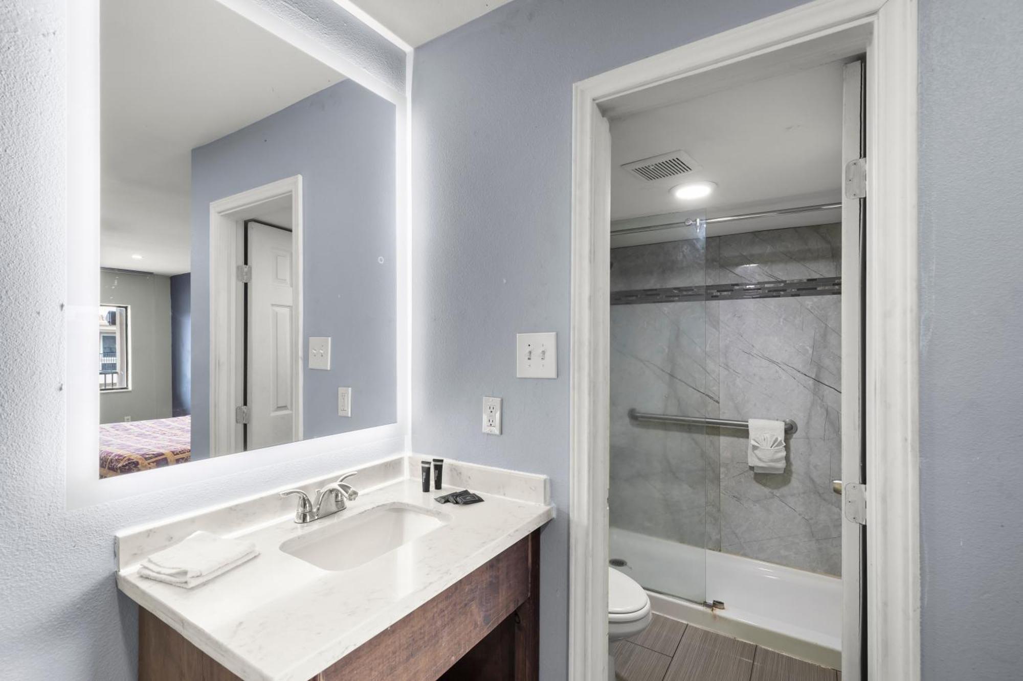 Travel Inn & Suites ハンブル エクステリア 写真