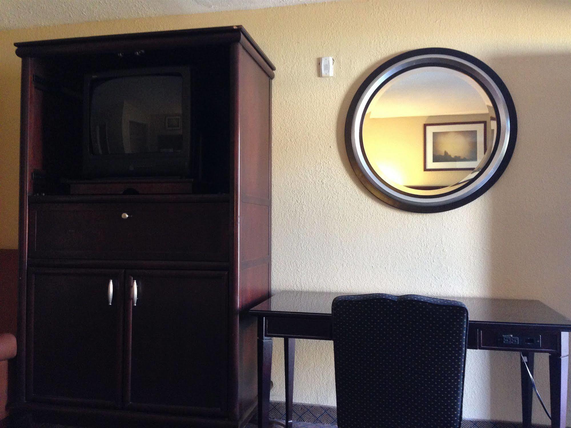 Travel Inn & Suites ハンブル エクステリア 写真